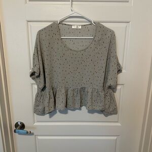 Vestique Gray and Gold Speckled Flowy Ruffle Blouse